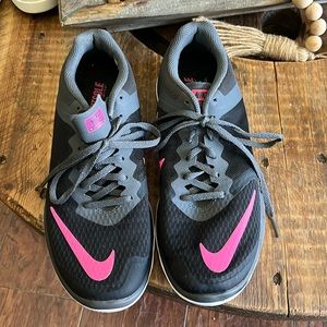 Women’s Nike’s Size 9